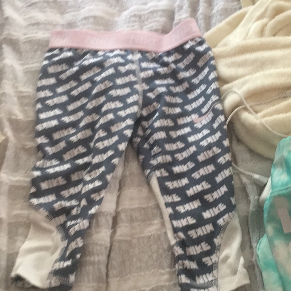 Nike girls sz5-6 capris pants